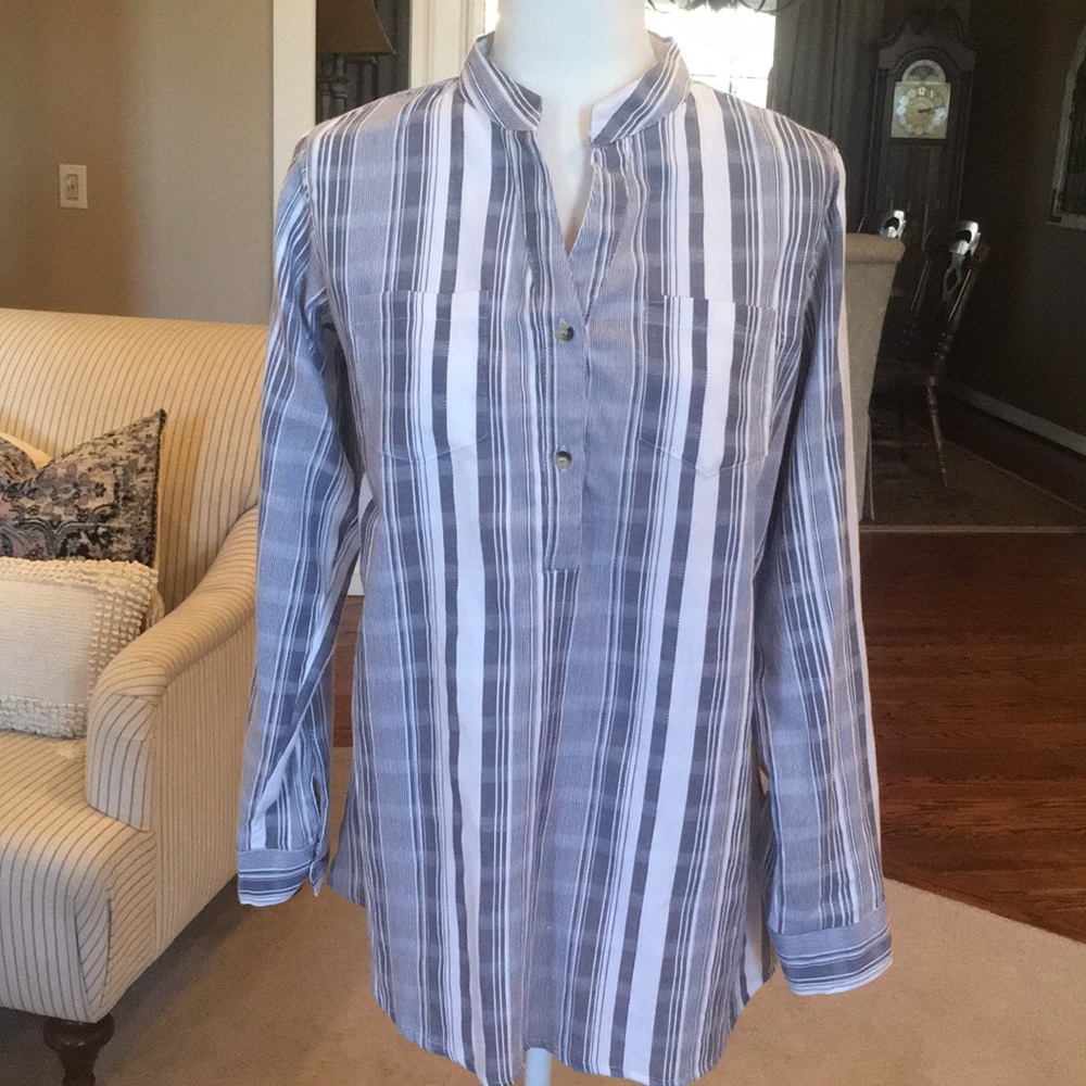 Chic Connection Blouse in Medium - Picture 2 of 13